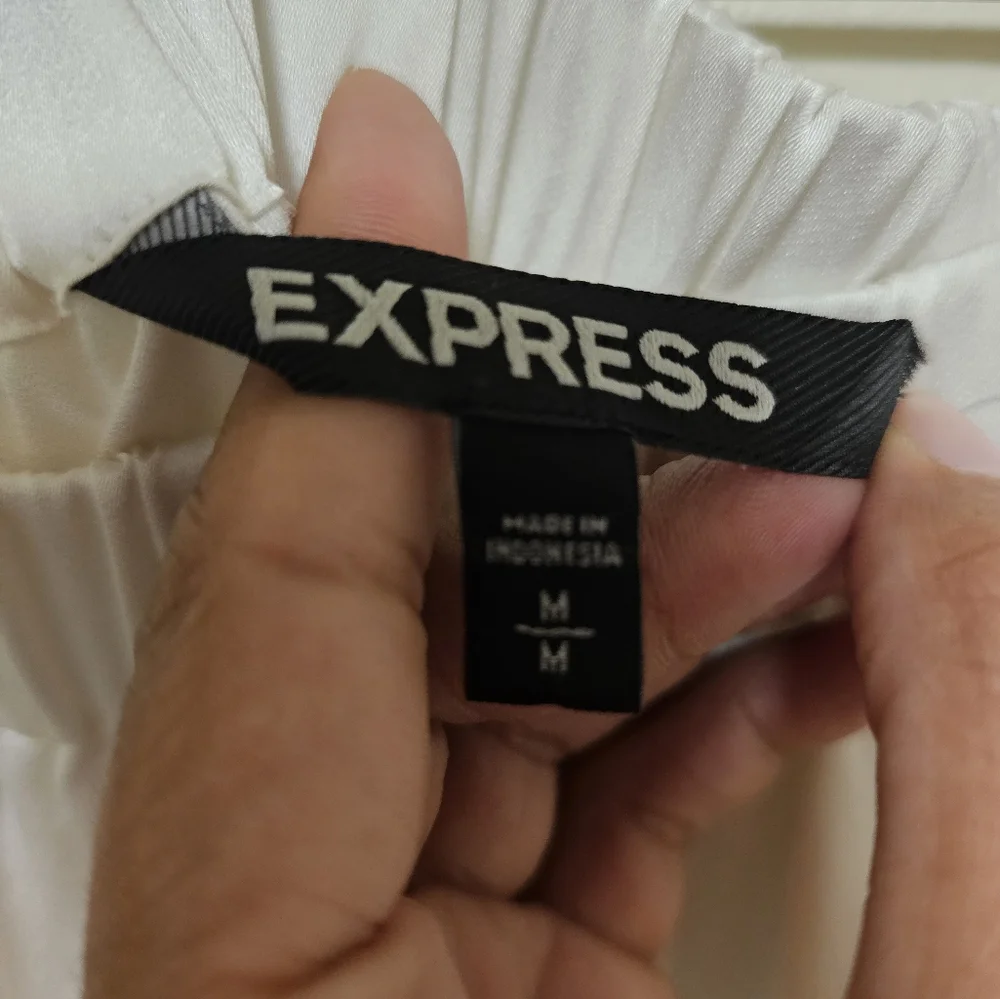 107 Express sz Medium polyester off the shoulder shirt - Picture 4 of 4